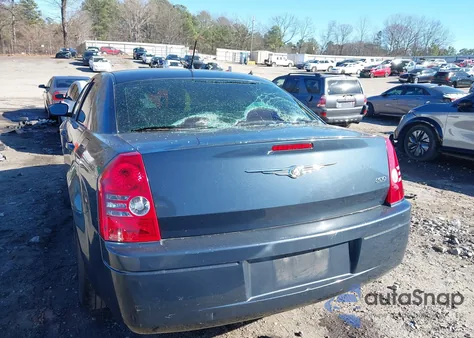 2008 Chrysler 300 Lx z USA, uszkodzony, nr VIN 2C3KA43R58H132139